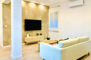 Stylish & bright apartment with balcony in main avenue